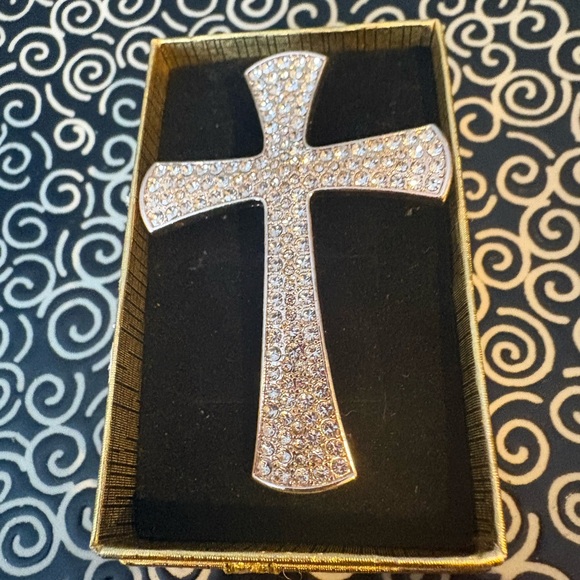 Silver Rhinestone Cross brooch - Picture 9 of 10